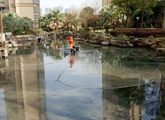 昂昂溪景观池淤泥清理