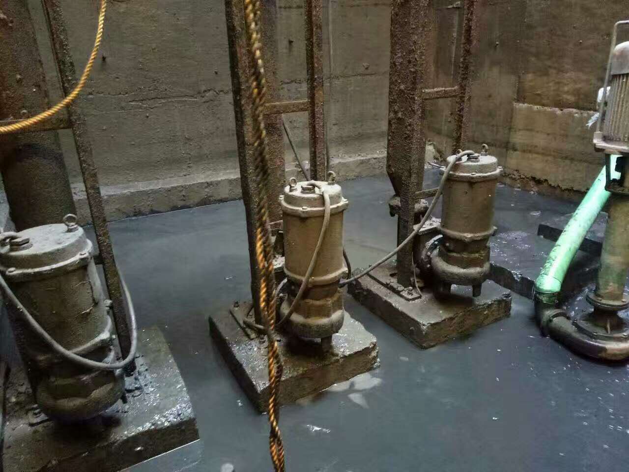 昂昂溪污水池清理