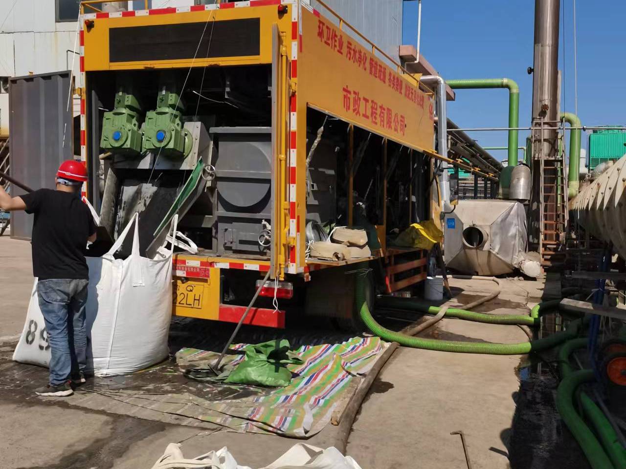 昂昂溪淤泥压干处理