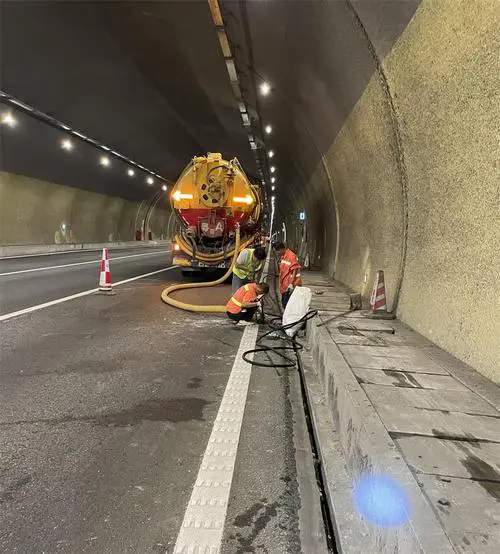 昂昂溪隧道排水渠清淤